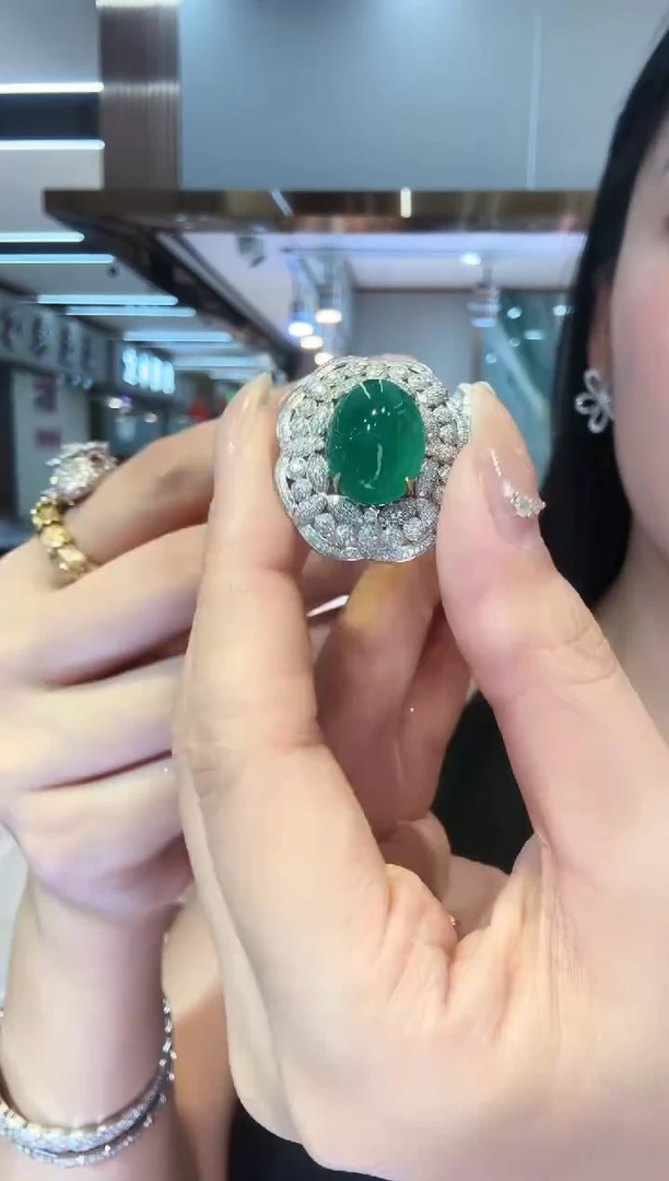 18K金镶嵌戒指祖母绿12.09ct