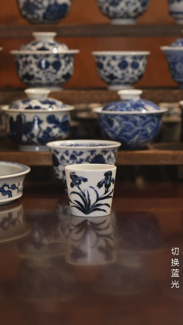 高温瓷松风馆藏青花鸢尾花拇指杯