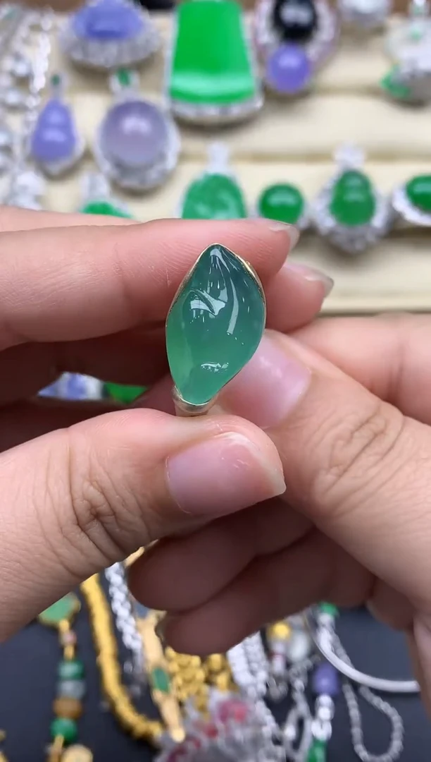 翡翠戒指18K金镶嵌700-春日珠宝