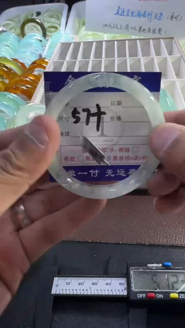 未镶嵌蛇纹石玉手镯1