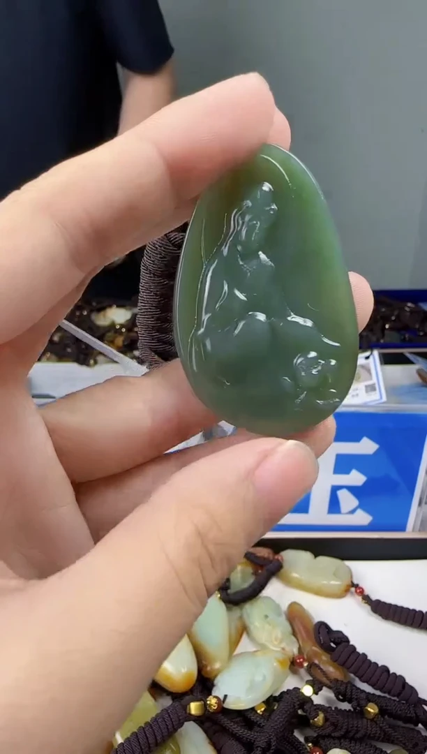 和田玉未镶嵌颈饰1