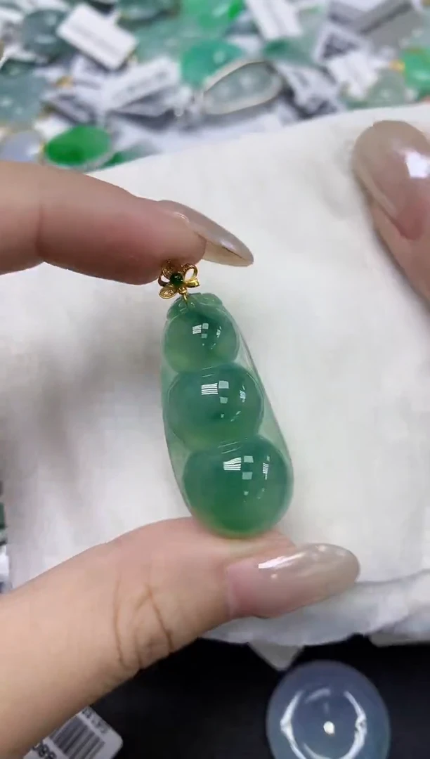 翡翠18K金镶嵌颈饰天然缅甸翡翠A货