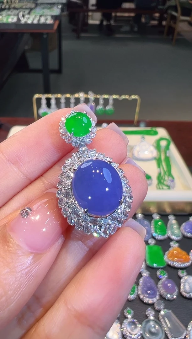 【闪购商品】翡翠吊坠(不含链)18K金镶嵌翡翠