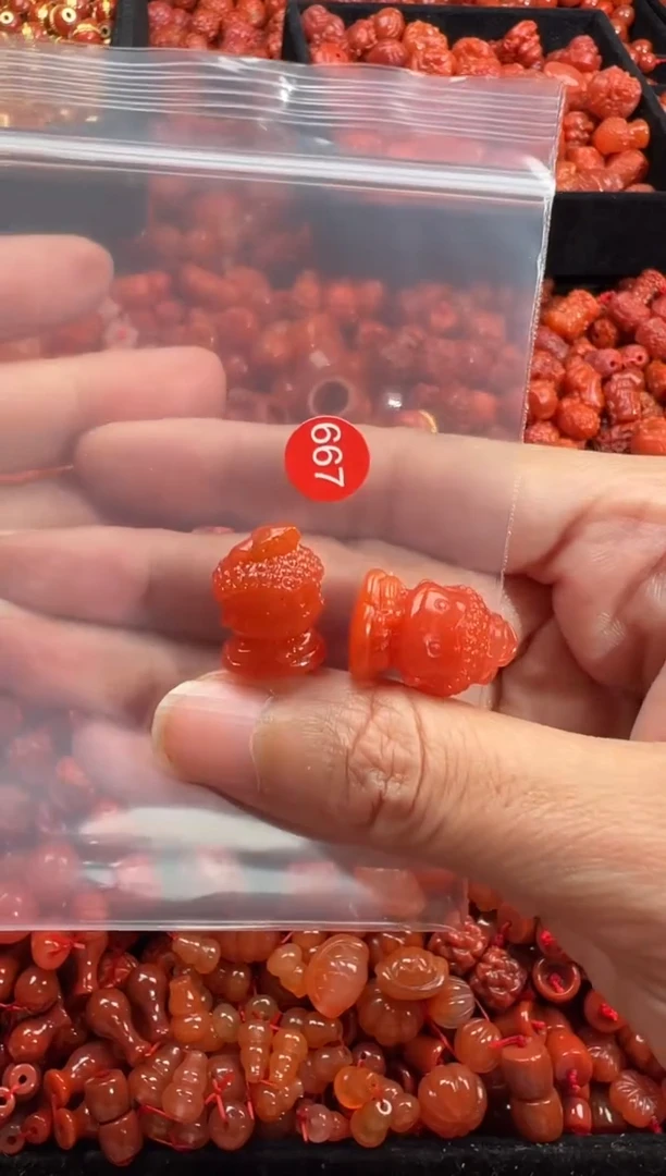 南红玛瑙未镶嵌颈饰1