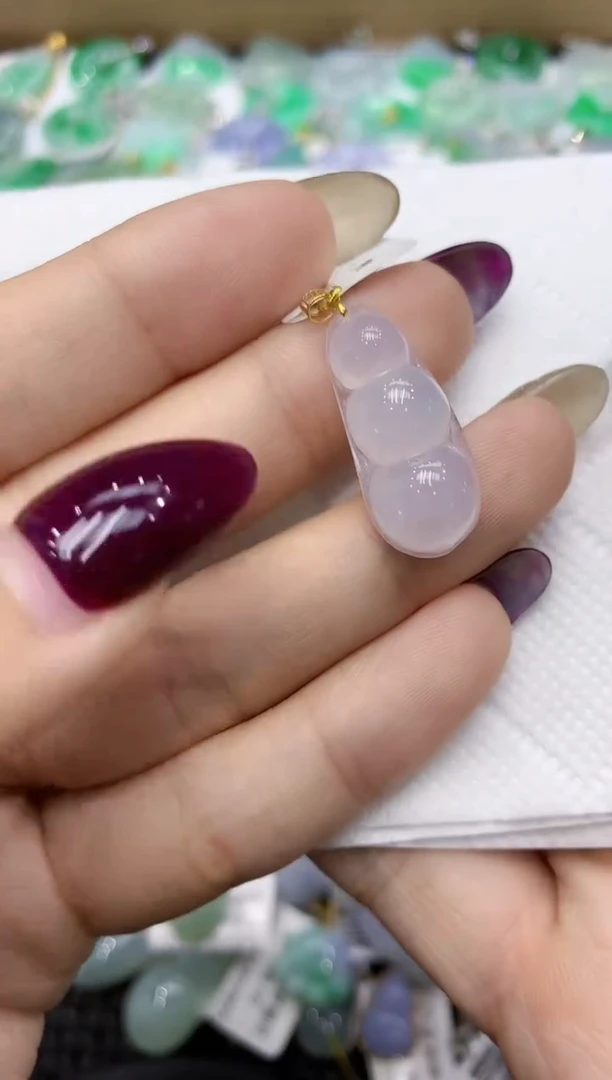 翡翠18K金镶嵌颈饰111111111111