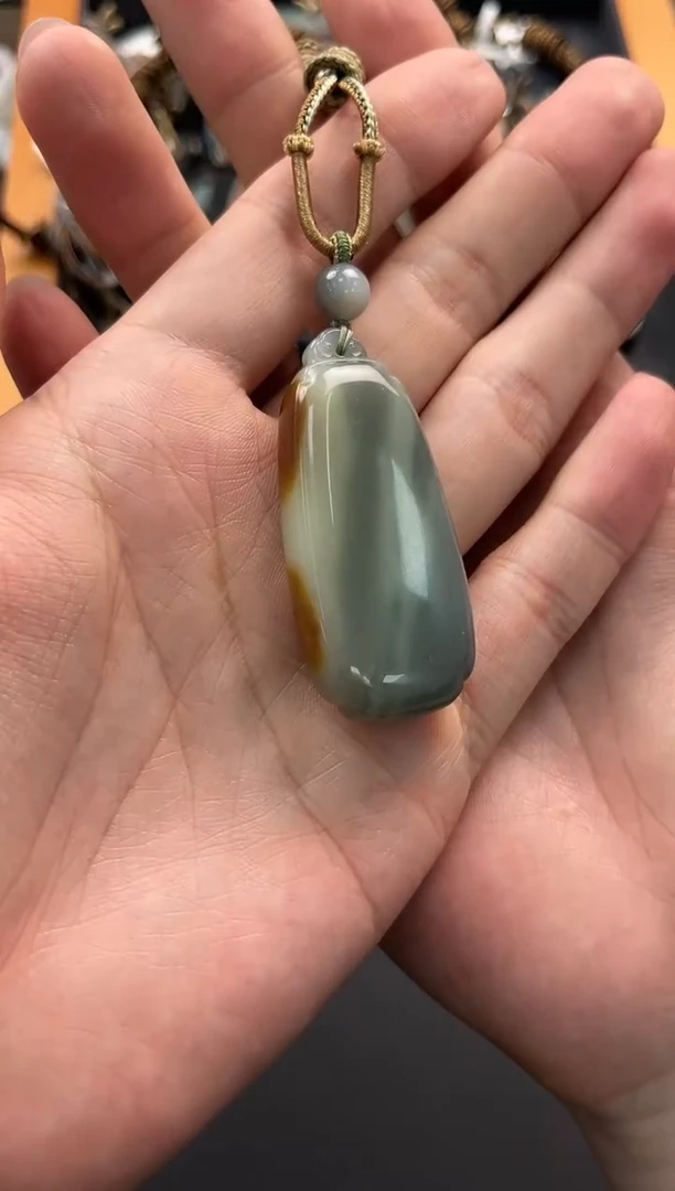 未镶嵌手串和田玉君*若羌楼兰三色无事牌微色差