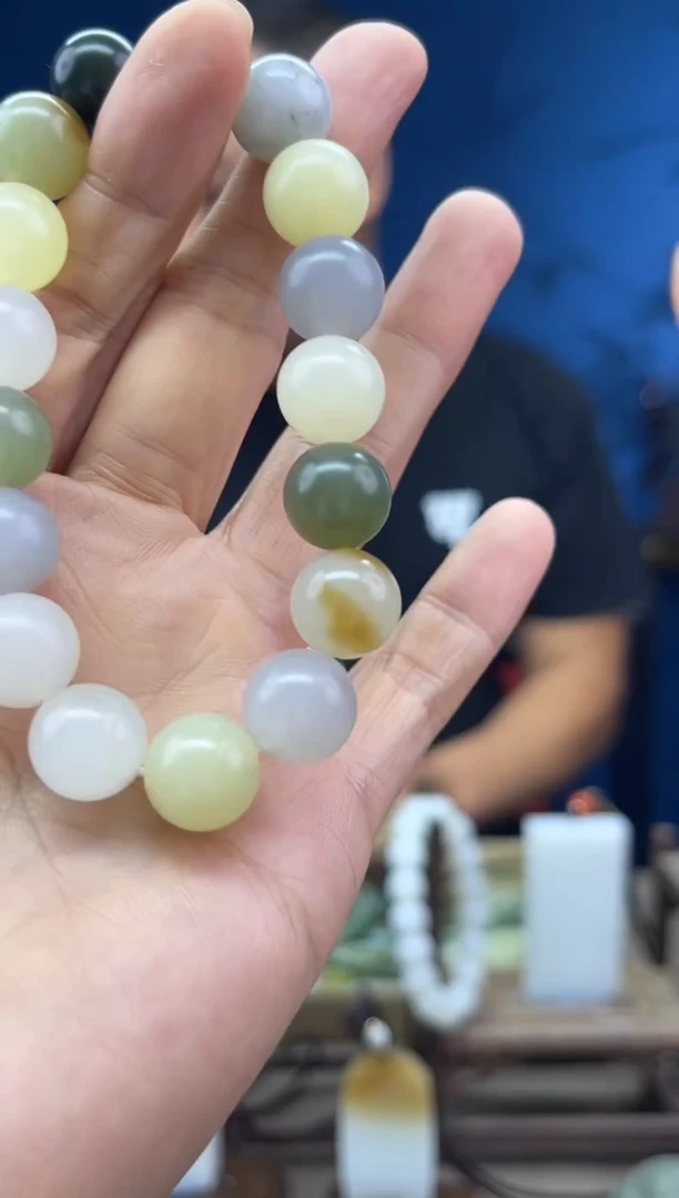 和田玉未镶嵌颈饰1