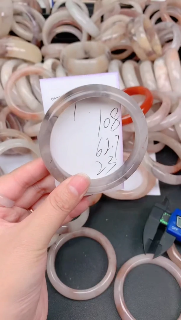 未镶嵌手镯石英质玉108