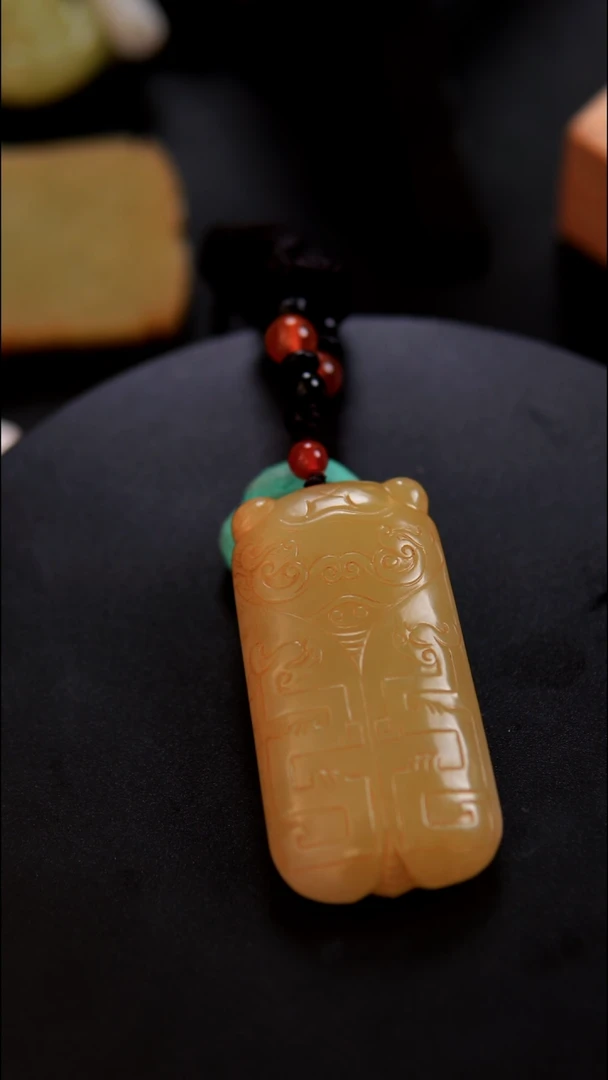 颈饰未镶嵌和田玉乒***?1