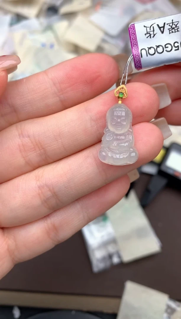18K金镶嵌挂件翡翠一