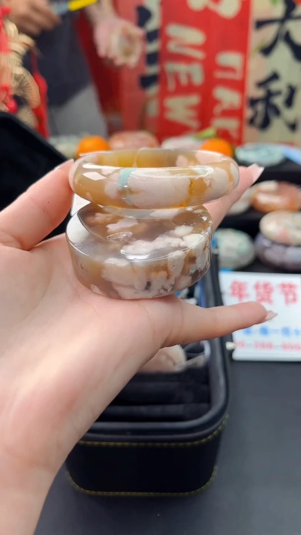 【闪购商品】石英质玉手镯未镶嵌赠送镯心（圈口）54