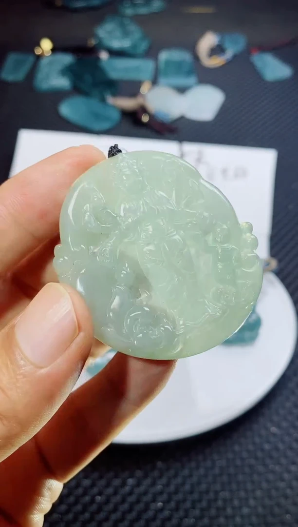 翡翠未镶嵌颈饰