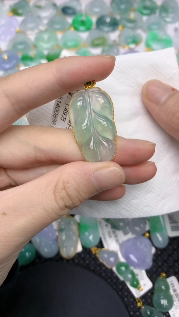 颈饰18K金镶嵌翡翠111111111
