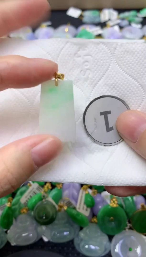 颈饰未镶嵌翡翠天然缅甸翡翠A货