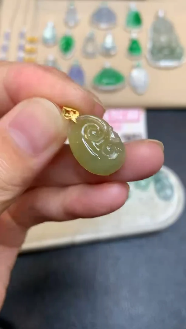 颈饰18K金镶嵌翡翠如意【无服务费【48小时鉴赏期】