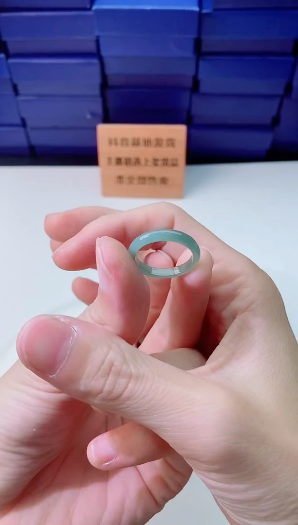 翡翠未镶嵌颈饰