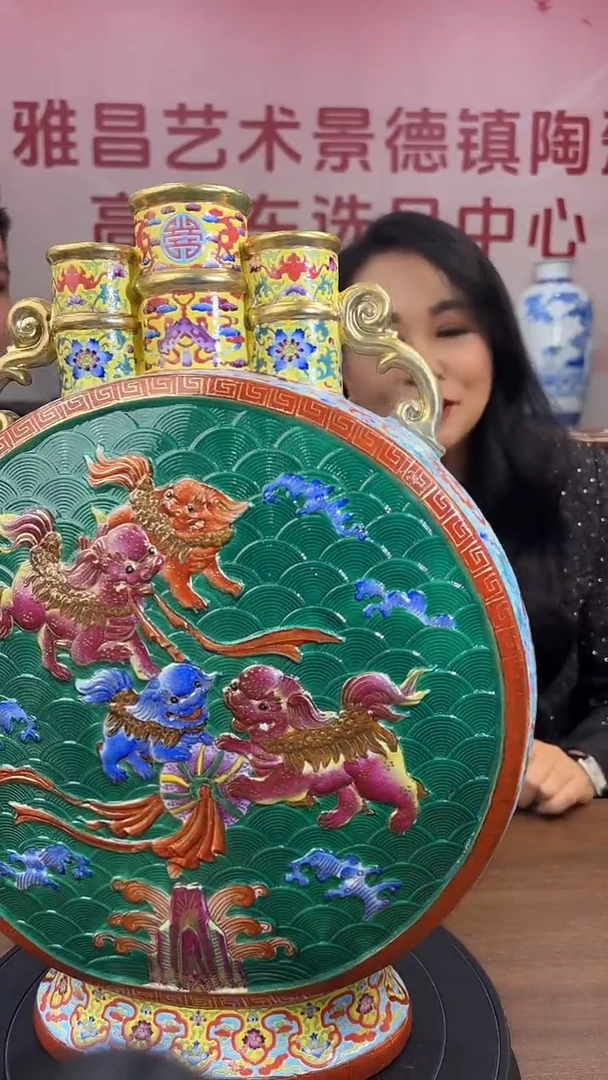 摆件陶瓷B25/珐琅彩抱月尊———