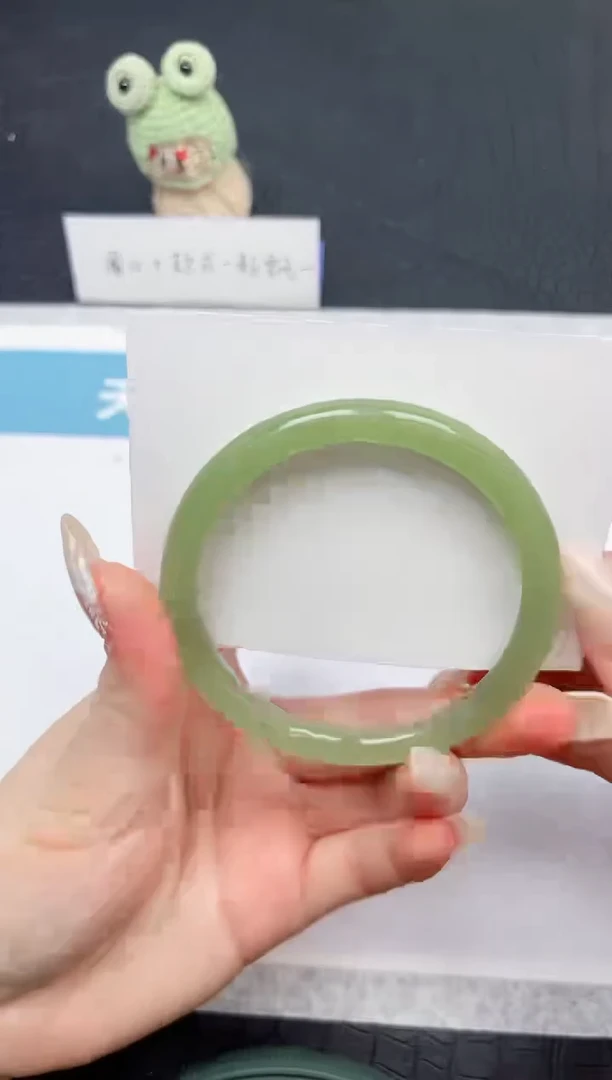 【闪购商品】石英质玉手镯未镶嵌90-60.5