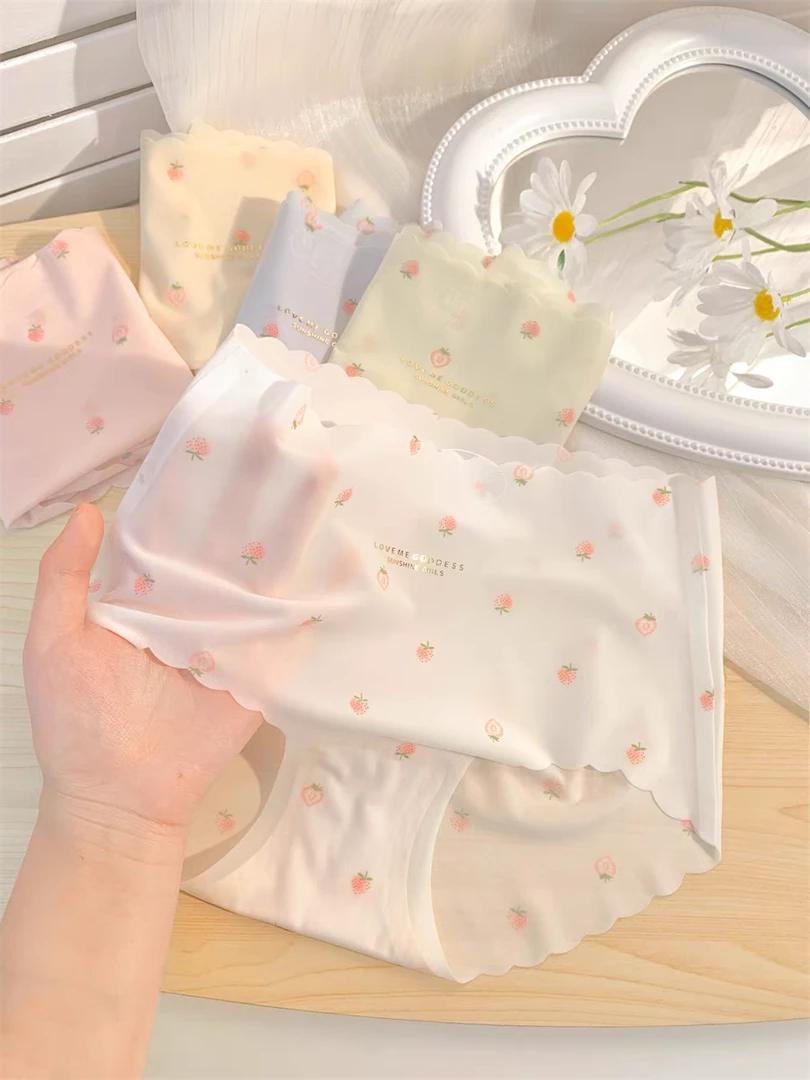 2025新款草莓少女冰丝内裤女波浪边一片式无痕透气底裆中腰三角裤