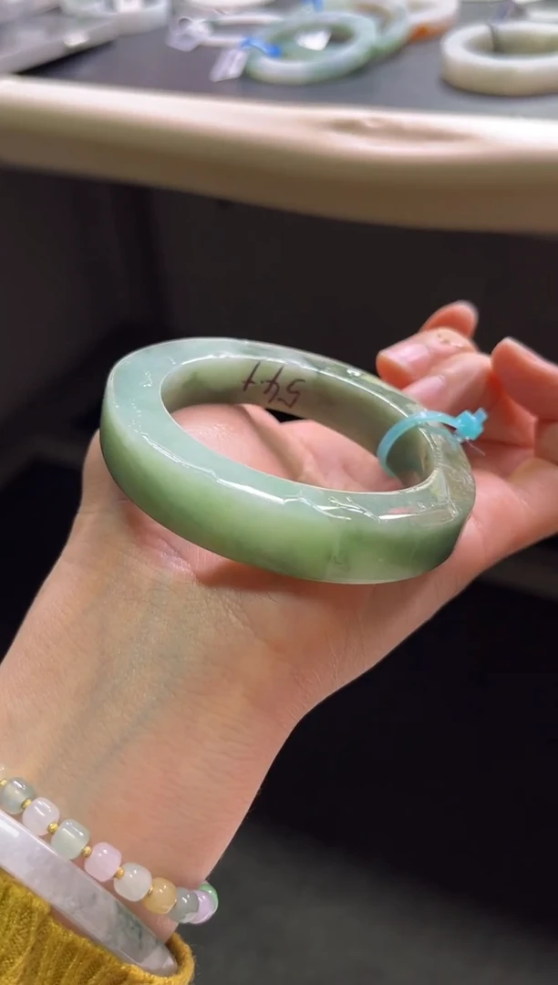 未镶嵌手镯定制翡翠渐变牛油果54-57