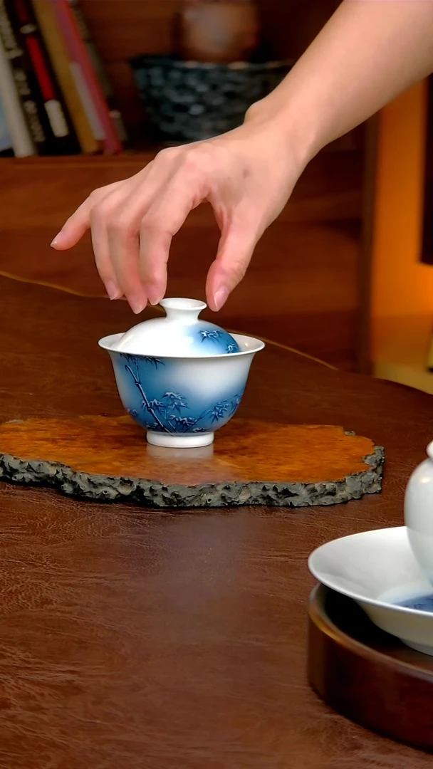 青花雪竹盖碗