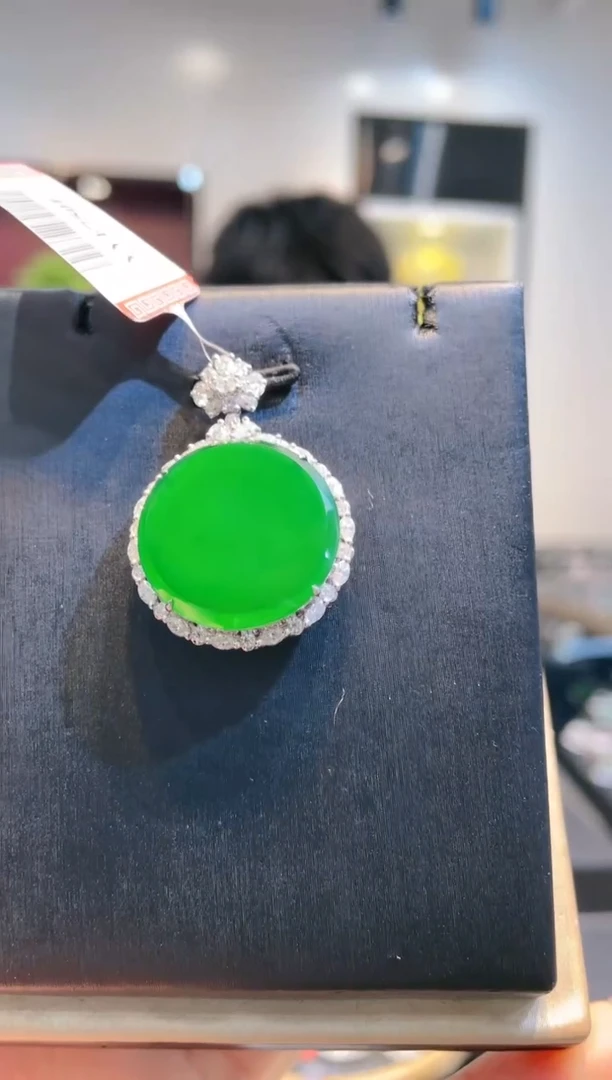 【闪购商品】翡翠颈饰18K金镶嵌A73天然A货翡翠吊坠