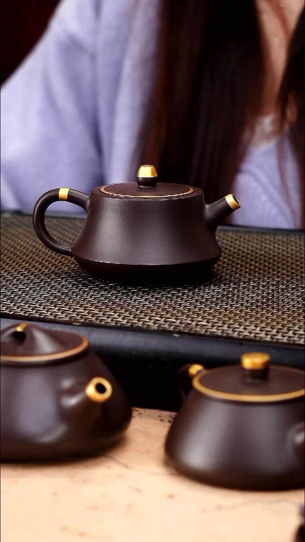 茶壶紫砂四号井茄皮紫泥描金柱础140cc
