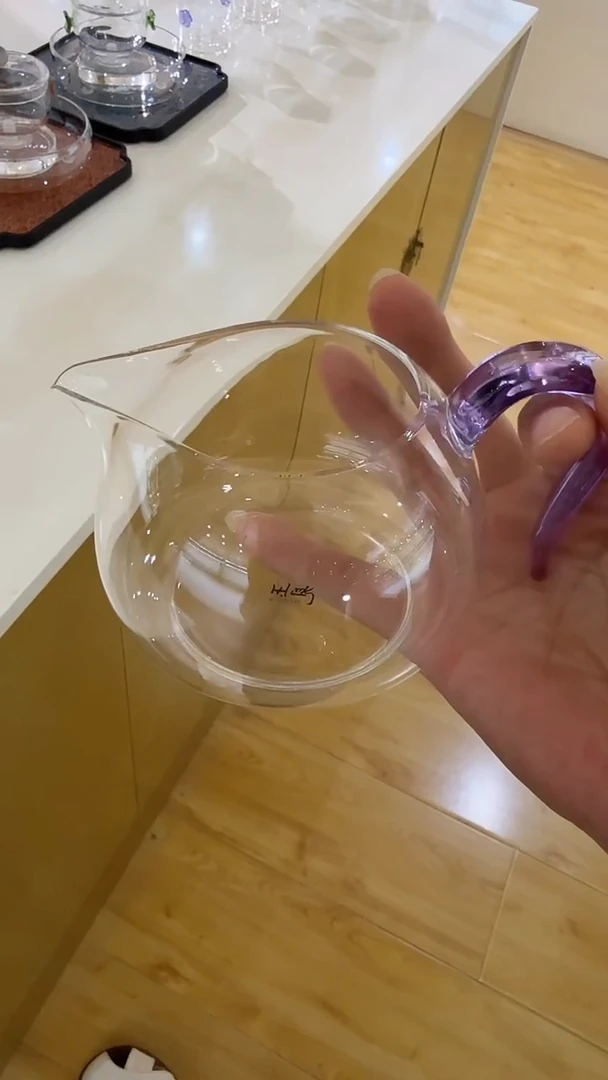 玉见紫色把手扁款公道杯