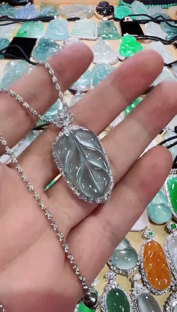 颈饰18K金镶嵌翡翠天然缅甸翡翠
