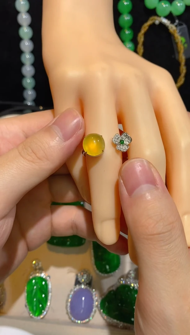 18K金镶嵌戒指翡翠翡翠a货