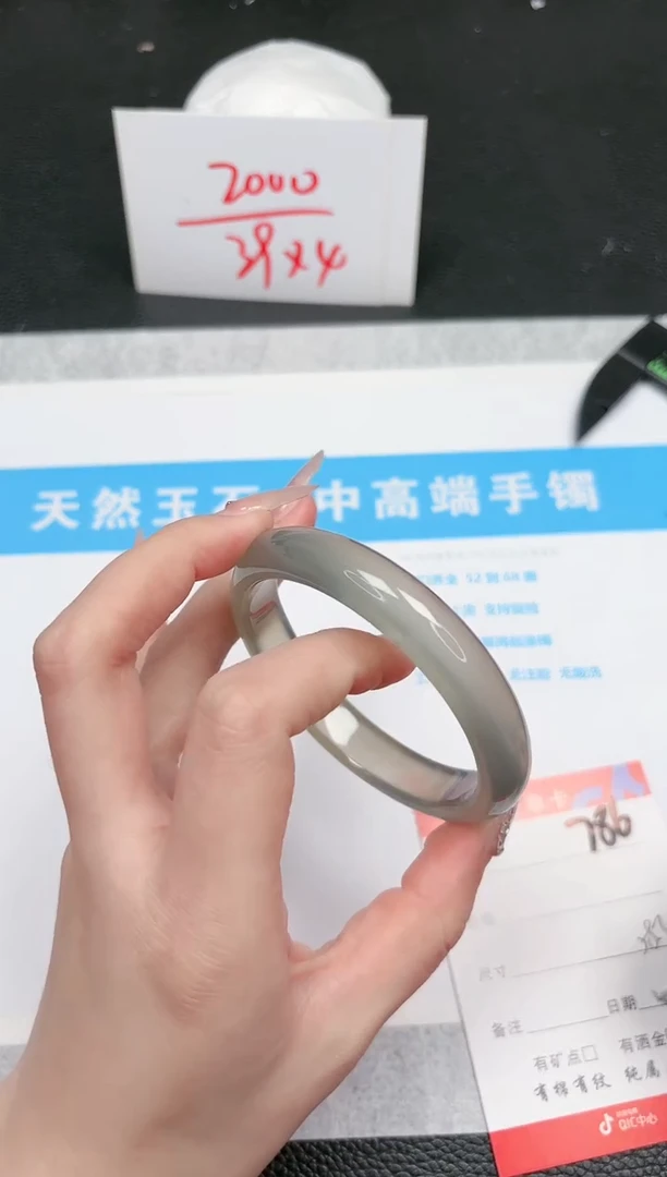 【闪购商品】石英质玉手镯未镶嵌786-58.3