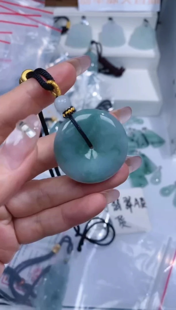 颈饰未镶嵌翡翠吊坠