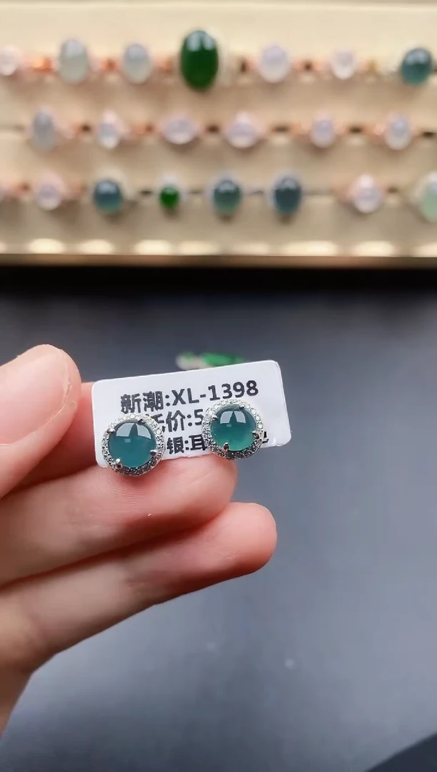 翡翠未镶嵌耳饰一物一证一礼盒