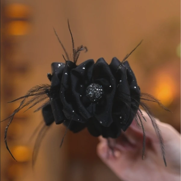 【赫本系列】秋冬新款高级轻奢显气质显发量毛毛丸子夹2053