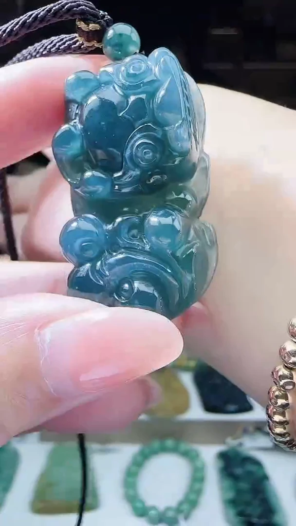 颈饰未镶嵌翡翠多样性发其一   貔貅