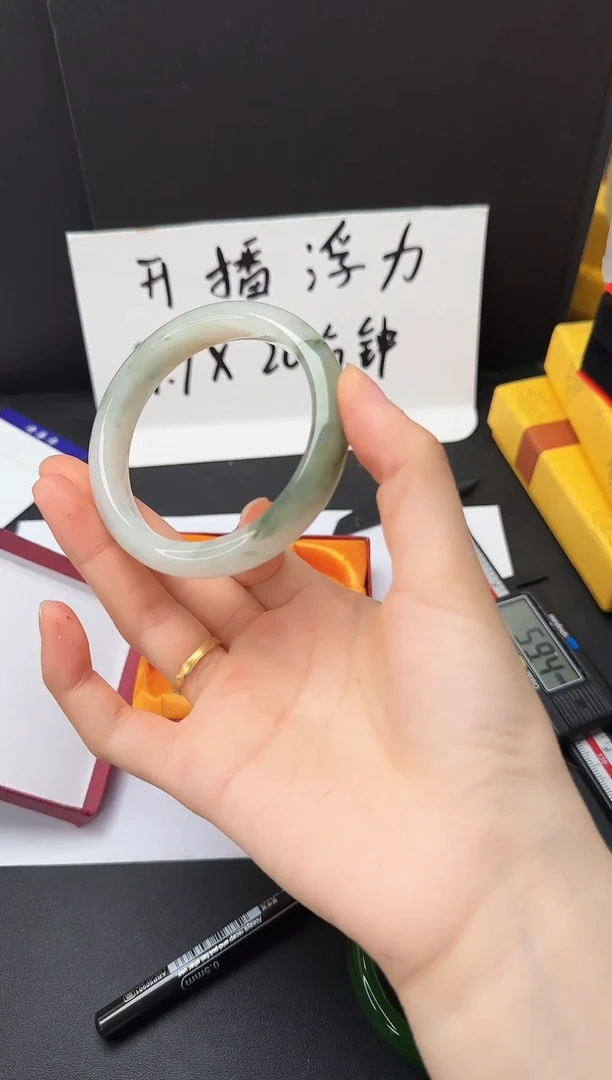 石英质玉手镯未镶嵌14
