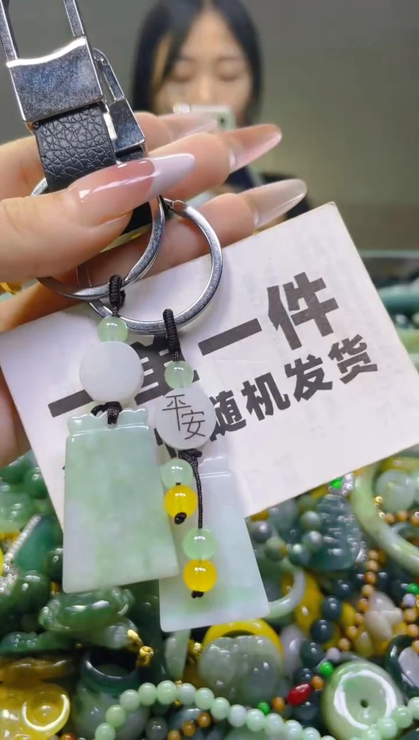 翡翠未镶嵌颈饰一单一个多样性随机发一件