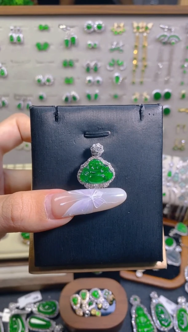 颈饰银S925镶嵌翡翠佛公吊坠