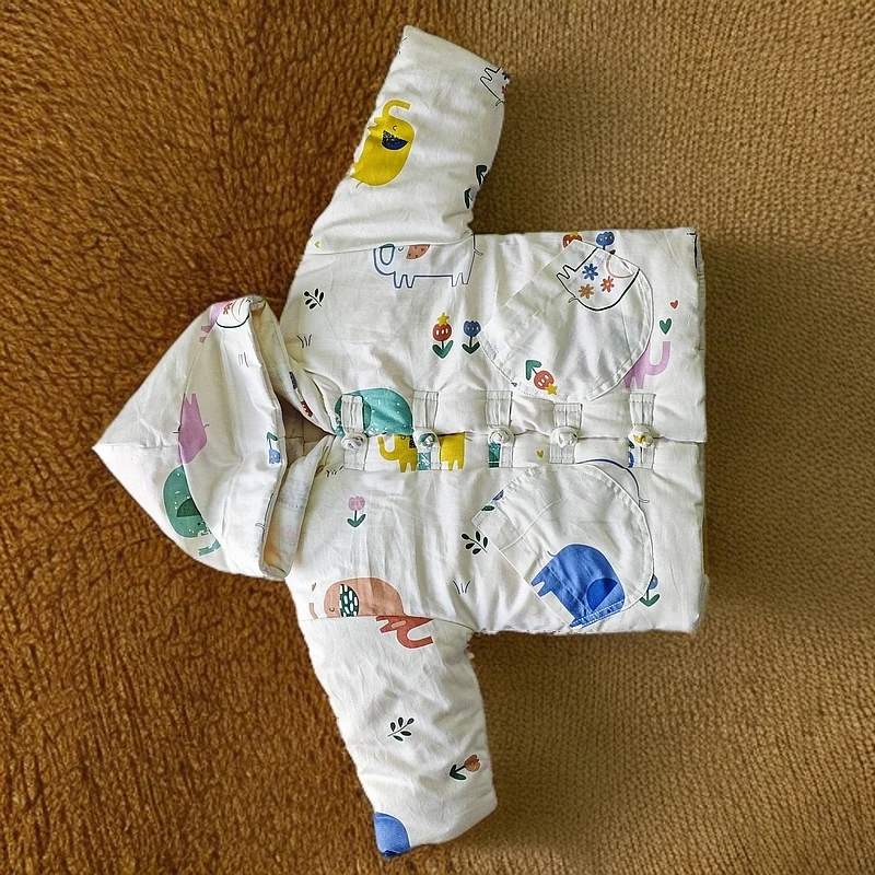 宝宝连帽款棉花棉袄，可以整体水洗，机洗手洗均可