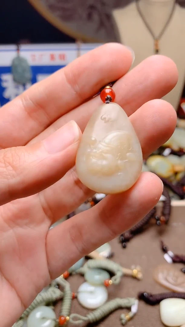 和田玉未镶嵌颈饰1