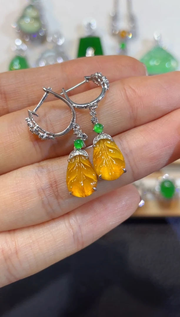 颈饰18K金镶嵌翡翠团购65