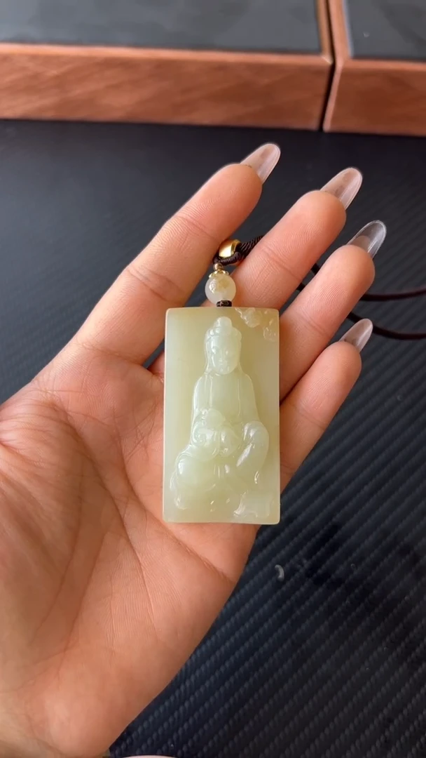 【闪购商品】和田玉吊坠(赠链)未镶嵌且末金山微色差