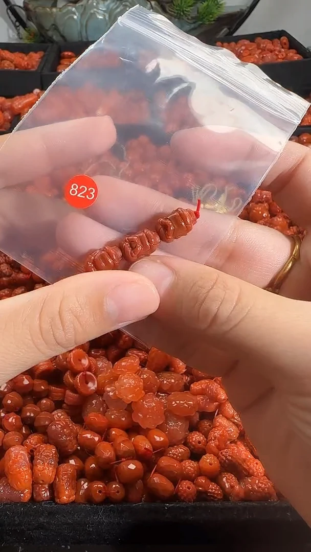 颈饰未镶嵌南红玛瑙1