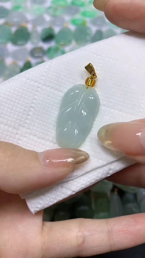 颈饰未镶嵌翡翠A货