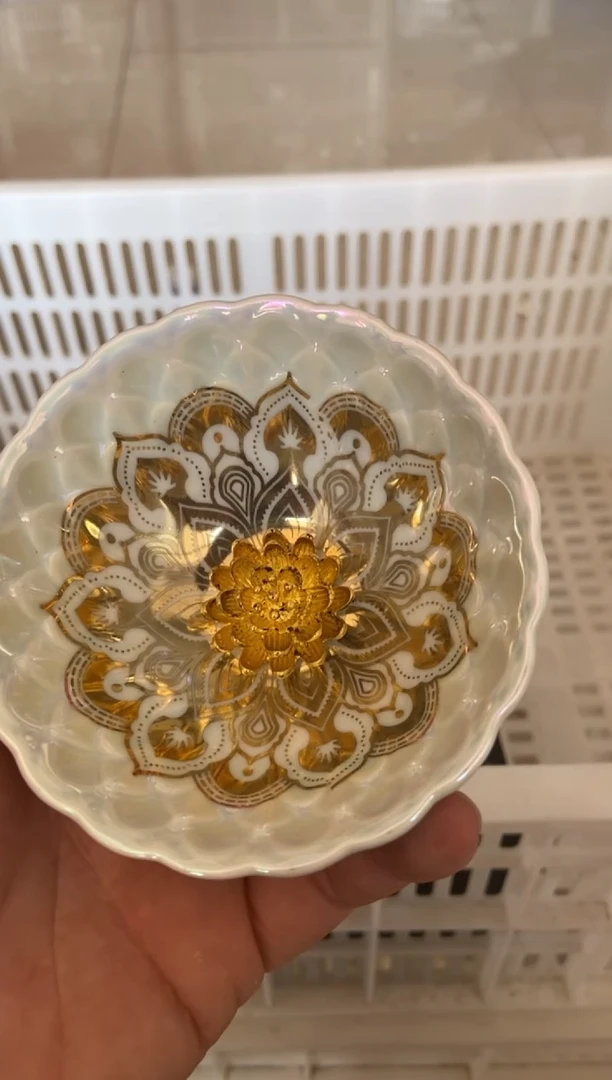摄影的产品有使用过的痕迹有点脏介意勿拍