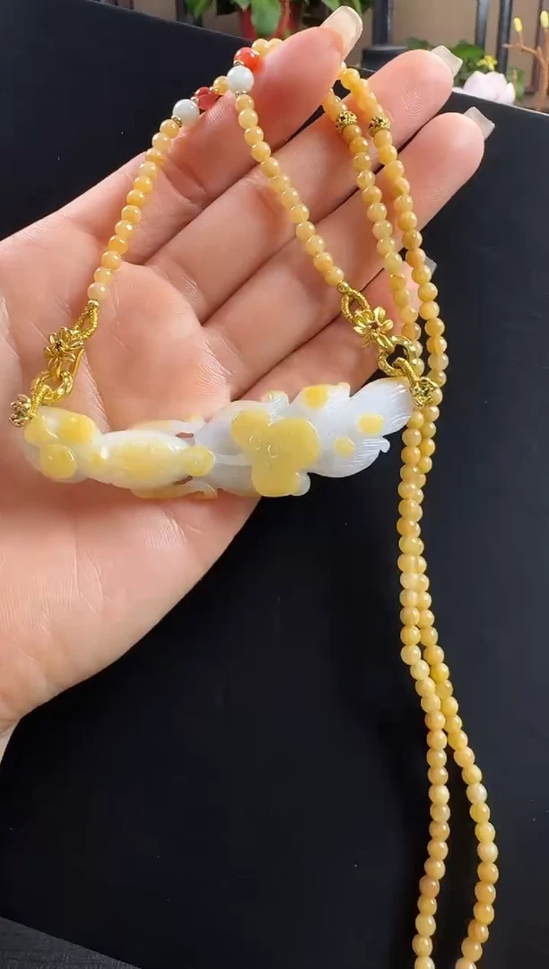 颈饰未镶嵌翡翠弯弯