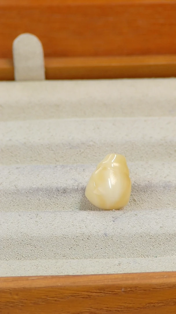 【闪购商品】蜜蜡裸石未镶嵌俄料微瑕10MM0.739克
