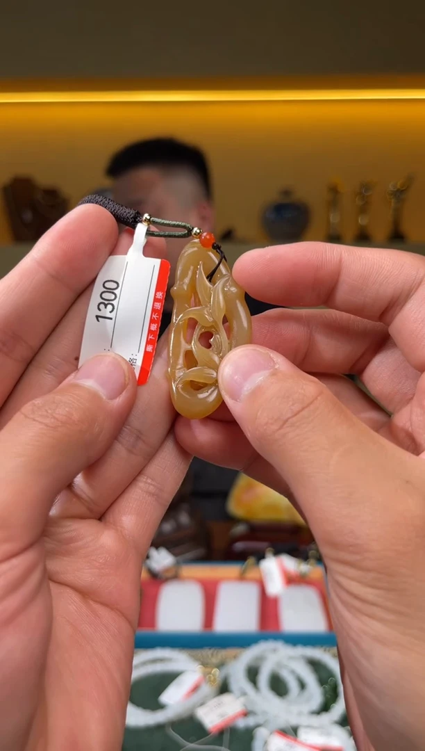 和田玉未镶嵌颈饰1