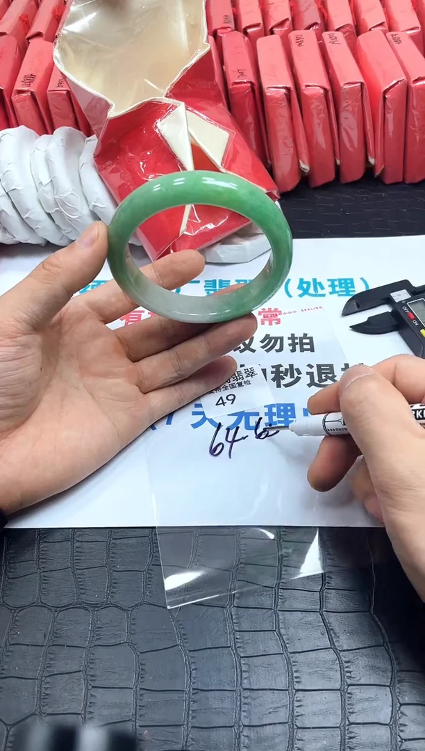 翡翠手镯未镶嵌所见所得，高冰美人镯！