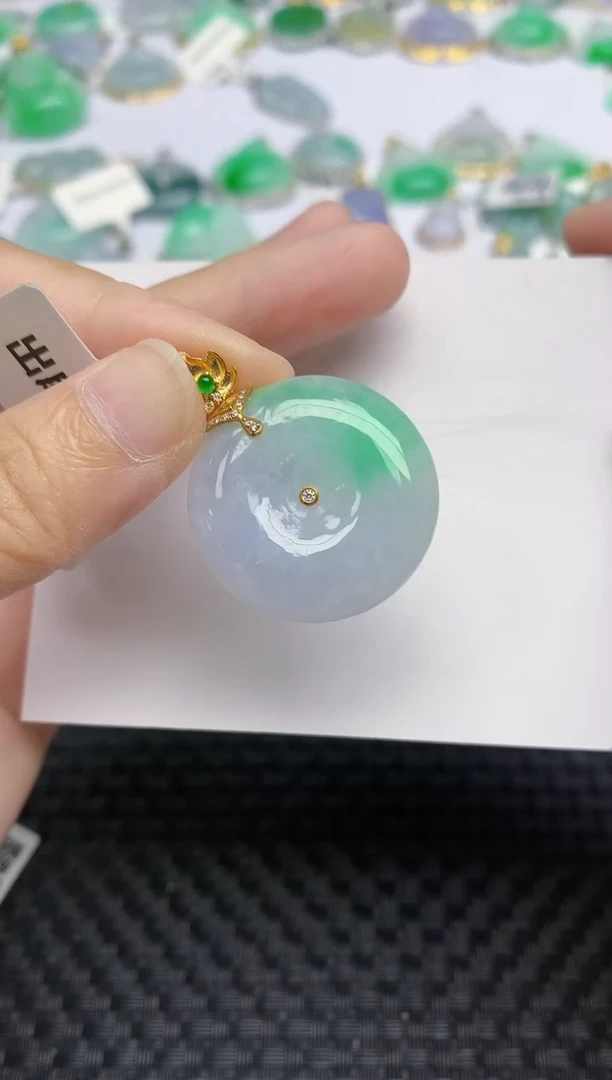 翡翠18K金镶嵌颈饰天然A货翡翠